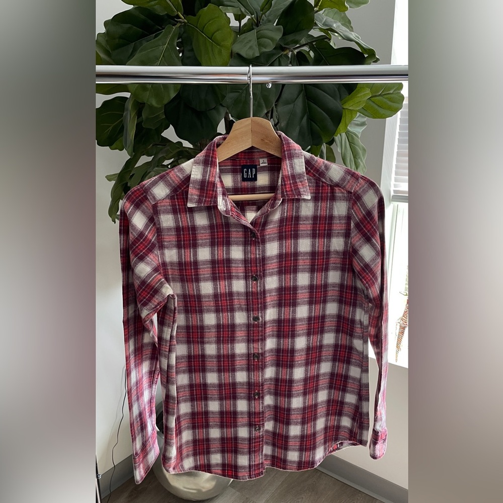 GAP Red and White Plaid Men's Shirt